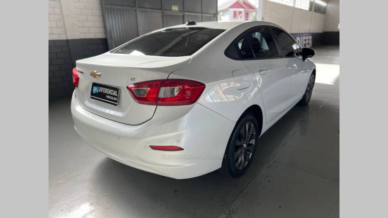 CHEVROLET - CRUZE - 2016/2017 - Branca - R$ 85.900,00
