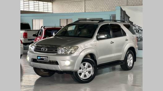 TOYOTA - HILUX SW4 - 2009/2010 - Bege - R$ 99.900,00