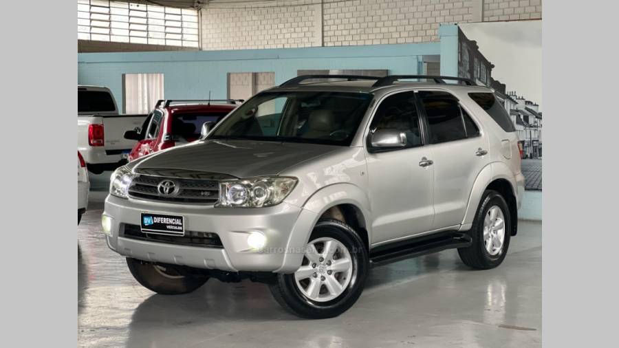 TOYOTA - HILUX SW4 - 2009/2010 - Bege - R$ 99.900,00
