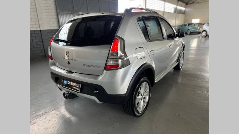 RENAULT - SANDERO - 2013/2013 - Prata - R$ 41.900,00