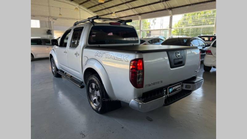 NISSAN - FRONTIER - 2012/2013 - Prata - R$ 89.900,00