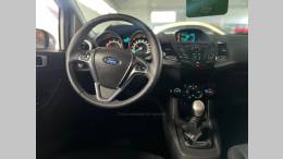 FORD - FIESTA - 2015/2016 - Branca - R$ 57.900,00