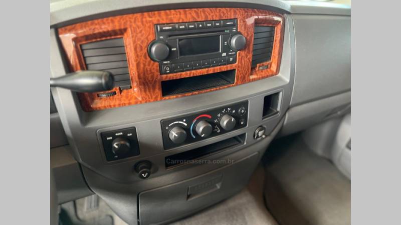 DODGE - RAM - 2005/2006 - Preta - R$ 129.900,00