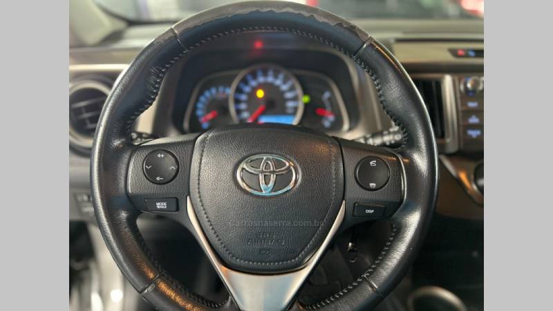 TOYOTA - RAV4 - 2014/2015 - Prata - R$ 94.900,00
