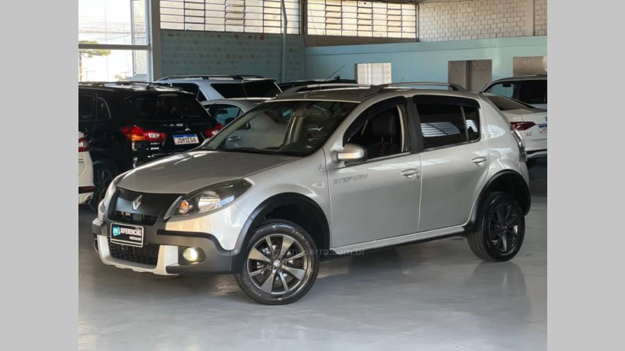 RENAULT - SANDERO - 2014/2014 - Prata - R$ 39.900,00