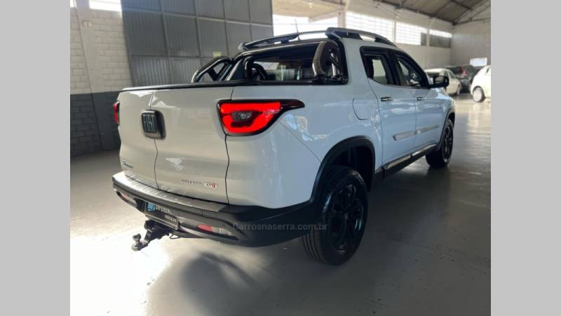 FIAT - TORO - 2017/2018 - Branca - R$ 112.900,00
