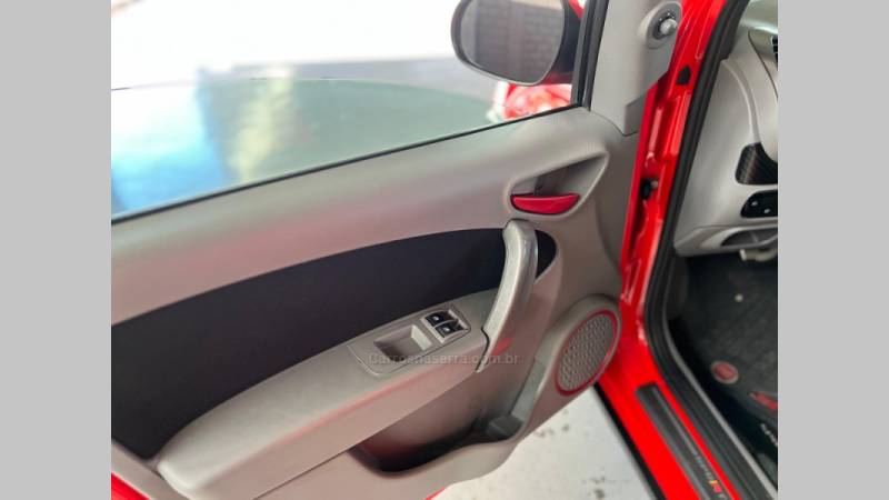 FIAT - PALIO - 2013/2014 - Vermelha - R$ 42.900,00