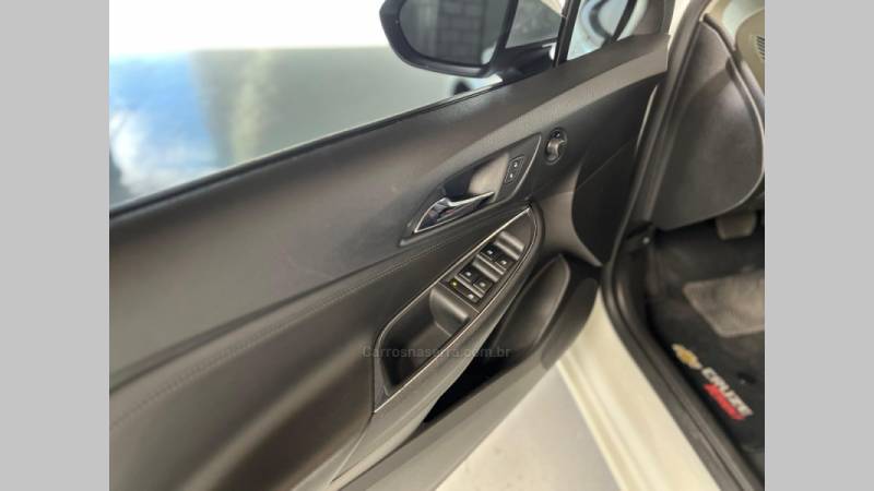 CHEVROLET - CRUZE - 2016/2017 - Branca - R$ 85.900,00