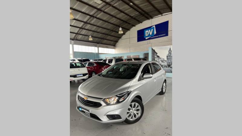 CHEVROLET - ONIX - 2016/2017 - Prata - R$ 55.900,00