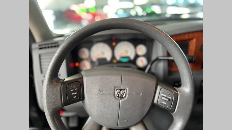 DODGE - RAM - 2005/2006 - Preta - R$ 129.900,00