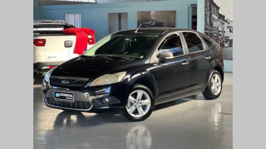 FORD - FOCUS - 2010/2011 - Preta - R$ 39.900,00