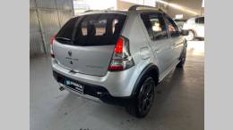 RENAULT - SANDERO - 2014/2014 - Prata - R$ 39.900,00