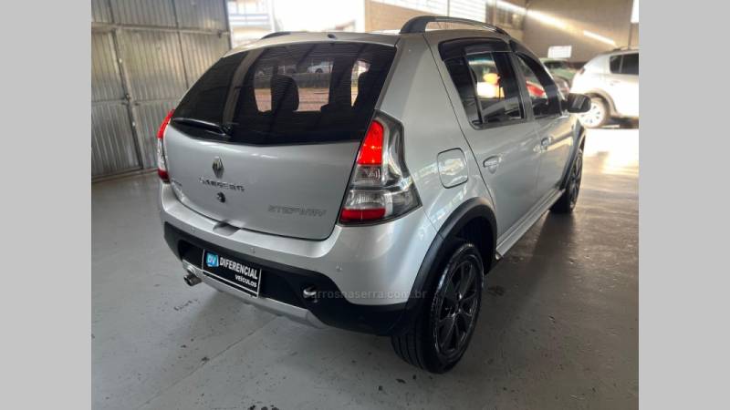 RENAULT - SANDERO - 2014/2014 - Prata - R$ 39.900,00
