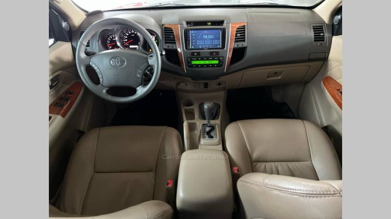 TOYOTA - HILUX SW4 - 2009/2010 - Bege - R$ 99.900,00