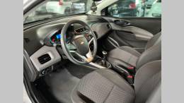 CHEVROLET - ONIX - 2016/2017 - Prata - R$ 55.900,00