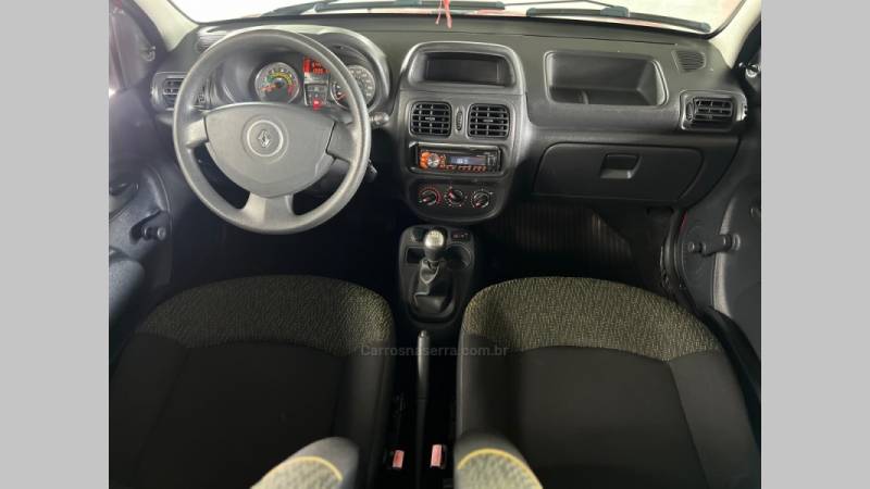 RENAULT - CLIO - 2013/2014 - Vermelha - R$ 29.900,00