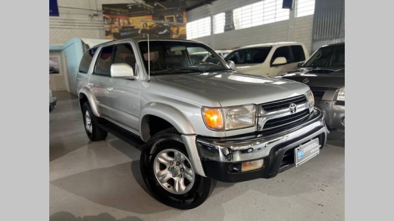 TOYOTA - HILUX SW4 - 2002/2002 - Prata - R$ 77.900,00