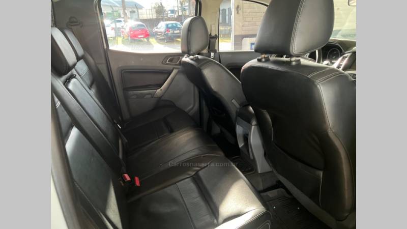 FORD - RANGER - 2016/2017 - Branca - R$ 145.900,00