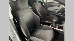 CHEVROLET - ONIX - 2016/2017 - Prata - R$ 55.900,00