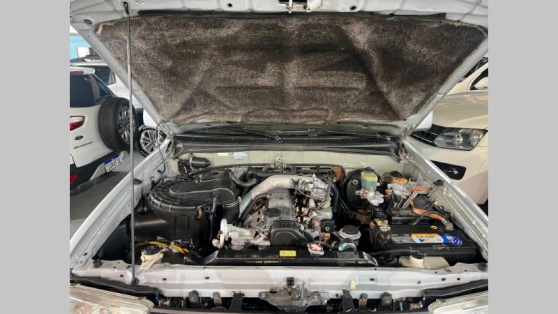 TOYOTA - HILUX SW4 - 2002/2002 - Prata - R$ 77.900,00