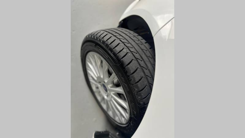 FORD - FIESTA - 2015/2016 - Branca - R$ 57.900,00