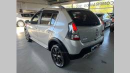 RENAULT - SANDERO - 2014/2014 - Prata - R$ 39.900,00