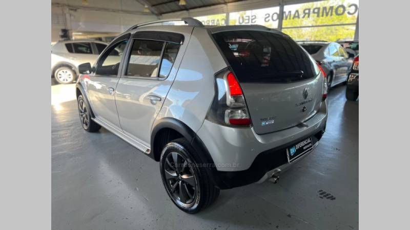 RENAULT - SANDERO - 2014/2014 - Prata - R$ 39.900,00