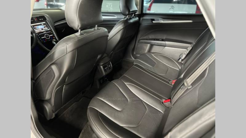 FORD - FUSION - 2015/2016 - Branca - R$ 93.900,00