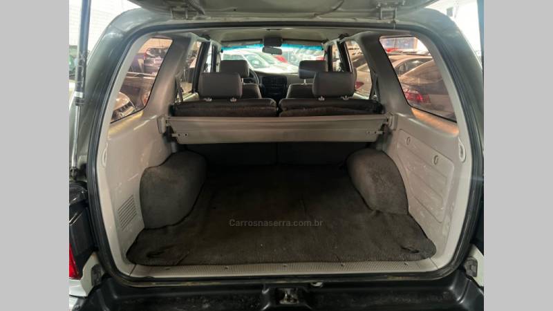 TOYOTA - HILUX SW4 - 2002/2002 - Prata - R$ 77.900,00
