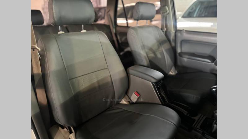 TOYOTA - HILUX SW4 - 2002/2002 - Prata - R$ 77.900,00