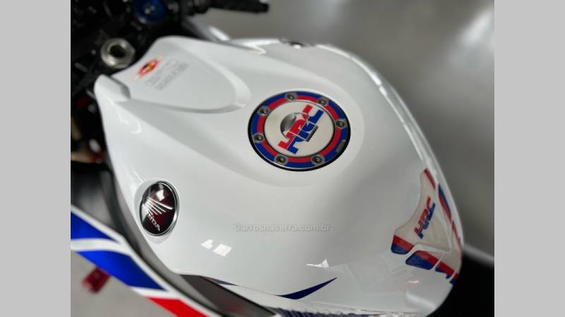 HONDA - CBR 1000RR - 2013/2013 - Branca - R$ 59.900,00
