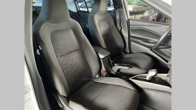 CHEVROLET - ONIX - 2021/2021 - Branca - R$ 79.900,00