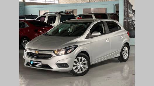 CHEVROLET - ONIX - 2016/2017 - Prata - R$ 55.900,00