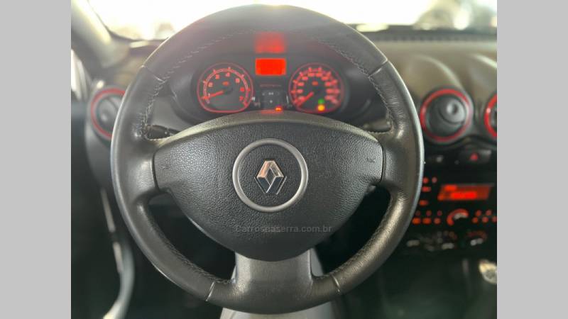 RENAULT - SANDERO - 2014/2014 - Prata - R$ 39.900,00