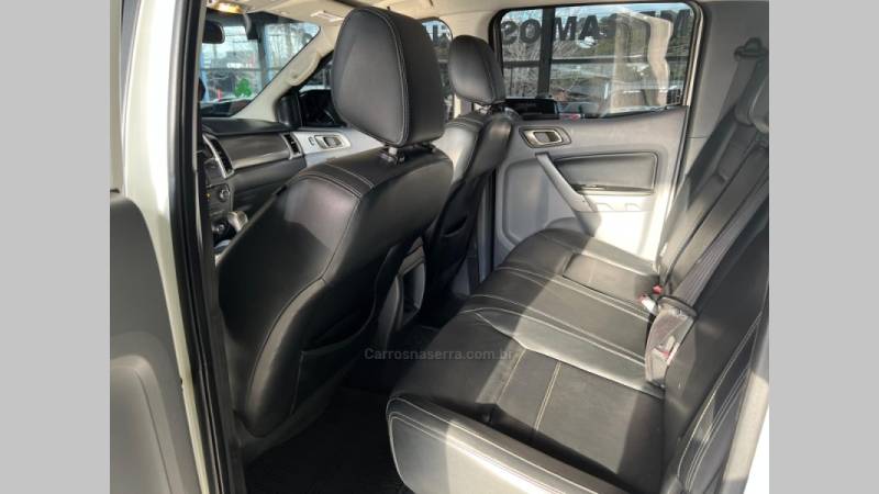 FORD - RANGER - 2016/2017 - Branca - R$ 145.900,00