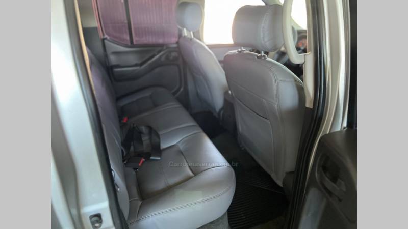 NISSAN - FRONTIER - 2012/2013 - Prata - R$ 89.900,00