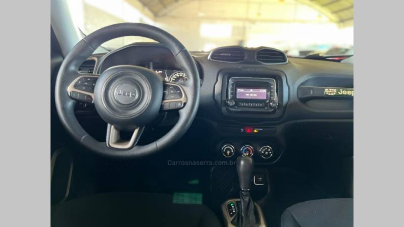 JEEP - RENEGADE - 2015/2016 - Preta - R$ 69.900,00