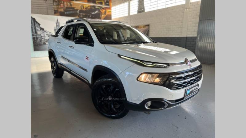 FIAT - TORO - 2017/2018 - Branca - R$ 112.900,00