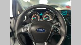 FORD - FIESTA - 2015/2016 - Branca - R$ 57.900,00