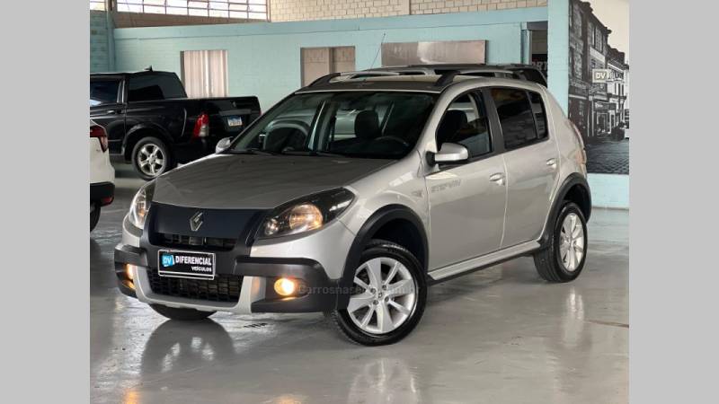 RENAULT - SANDERO - 2013/2013 - Prata - R$ 41.900,00