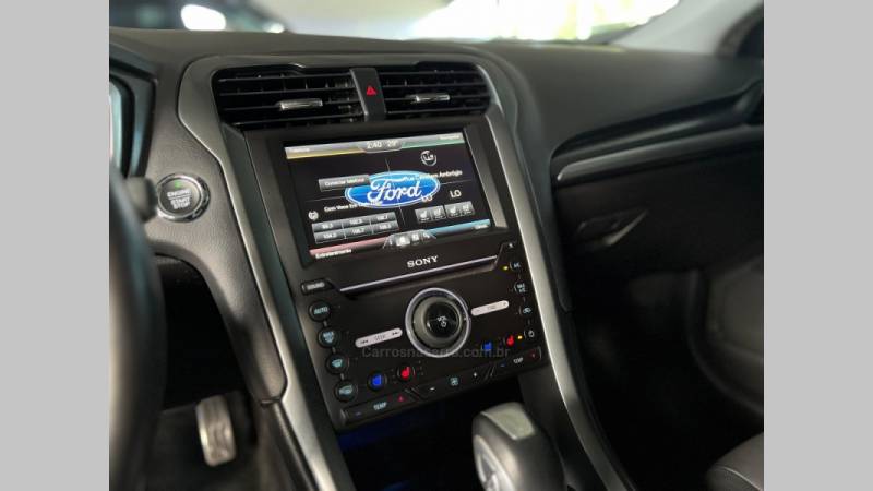 FORD - FUSION - 2015/2016 - Branca - R$ 93.900,00