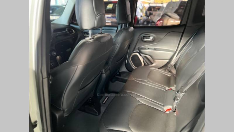JEEP - RENEGADE - 2017/2018 - Branca - R$ 77.900,00