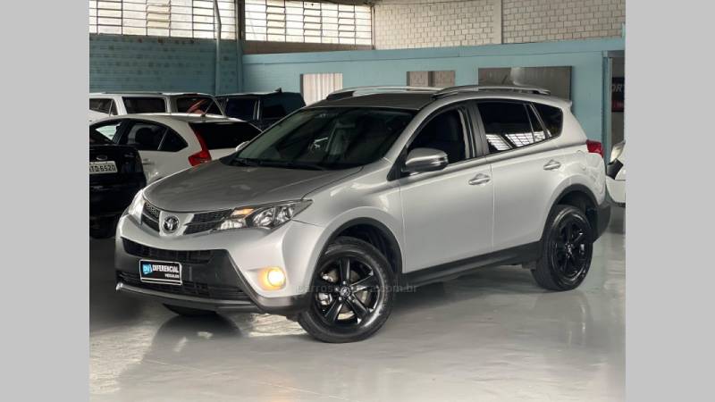 TOYOTA - RAV4 - 2014/2015 - Prata - R$ 94.900,00