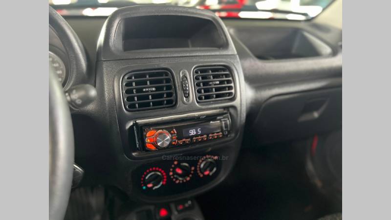 RENAULT - CLIO - 2013/2014 - Vermelha - R$ 29.900,00
