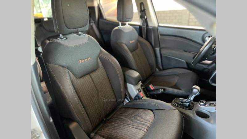 FIAT - TORO - 2017/2018 - Branca - R$ 112.900,00
