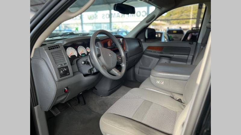 DODGE - RAM - 2005/2006 - Preta - R$ 129.900,00