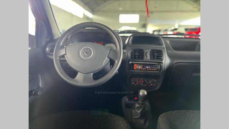 RENAULT - CLIO - 2013/2014 - Vermelha - R$ 29.900,00