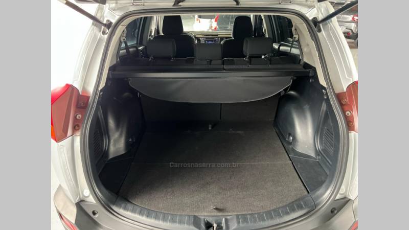 TOYOTA - RAV4 - 2014/2015 - Prata - R$ 94.900,00
