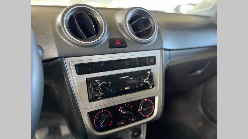 VOLKSWAGEN - VOYAGE - 2013/2014 - Prata - R$ 39.900,00