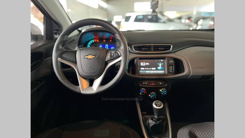 CHEVROLET - ONIX - 2016/2017 - Prata - R$ 55.900,00